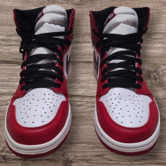 Used Air Jordan 1 Retro High OG 'Chicago' (2015) - Size 12 - 555088-101 - Picture 3 of 9